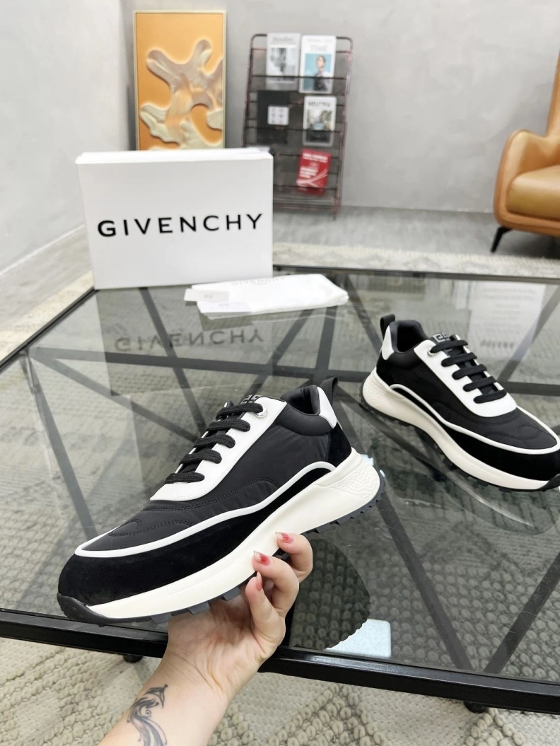 Gxvxnchy Sneakers EyeCatching 152662