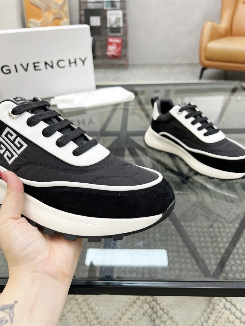 Gxvxnchy Sneakers EyeCatching 152662