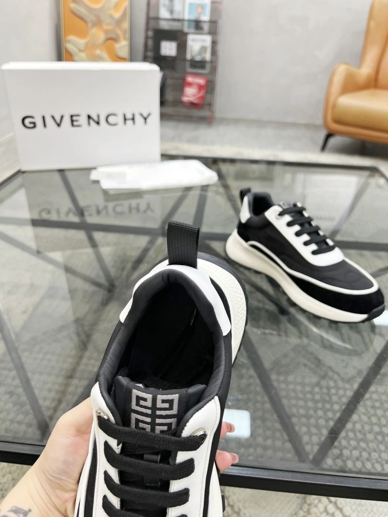Gxvxnchy Sneakers EyeCatching 152662