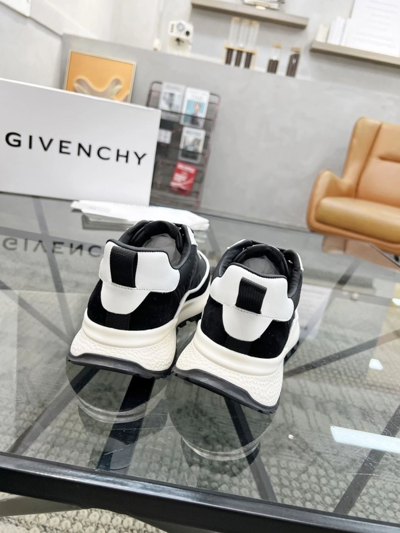 Gxvxnchy Sneakers EyeCatching 152662