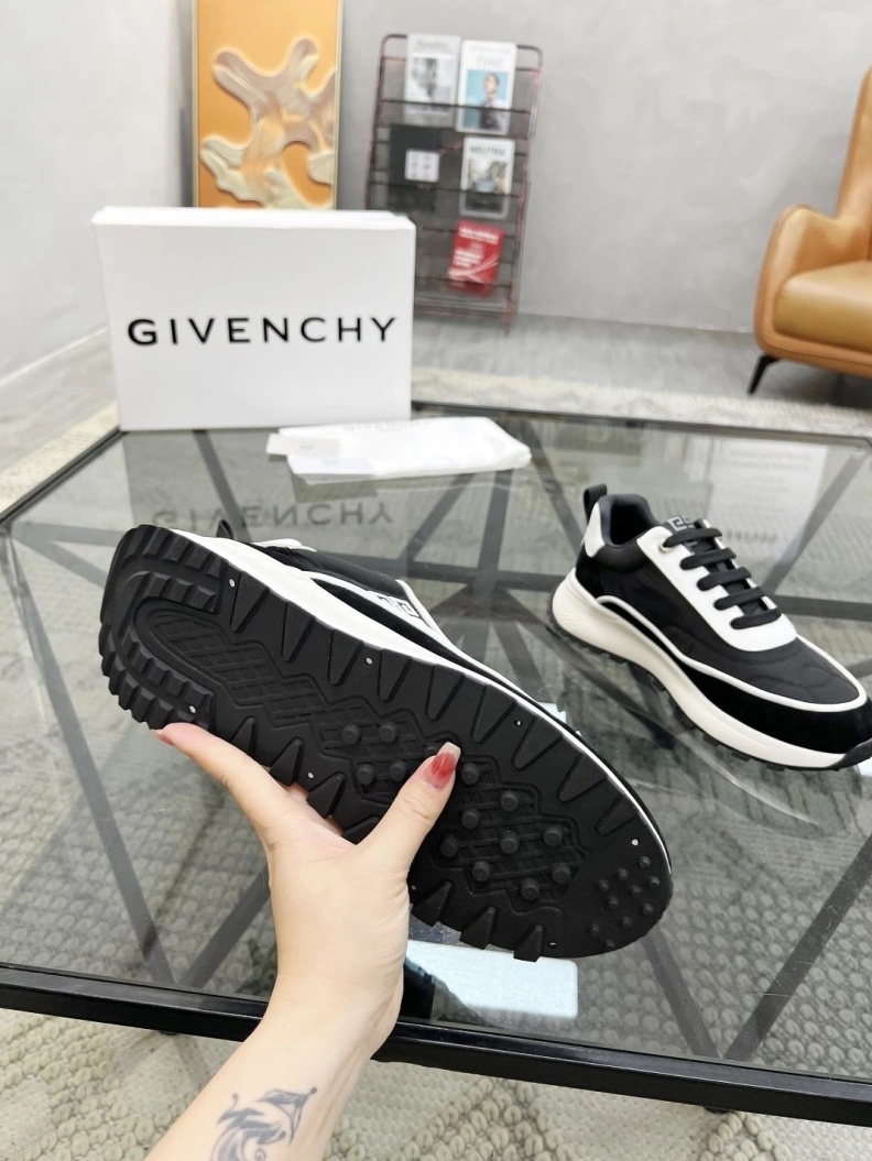 Gxvxnchy Sneakers EyeCatching 152662