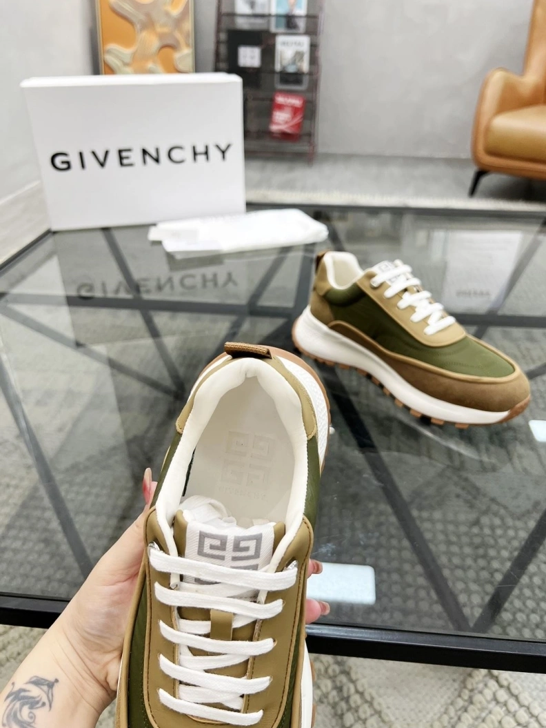 Gxvxnchy Sneakers Cozy 152658