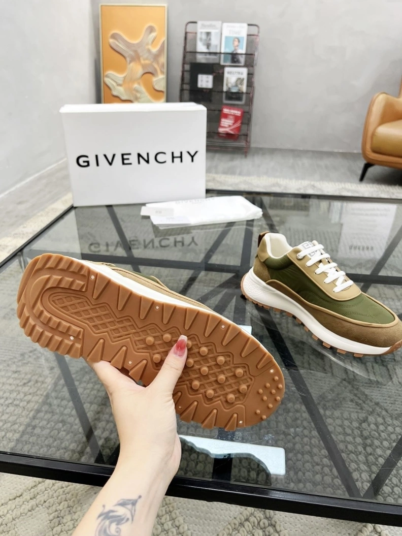 Gxvxnchy Sneakers Cozy 152658