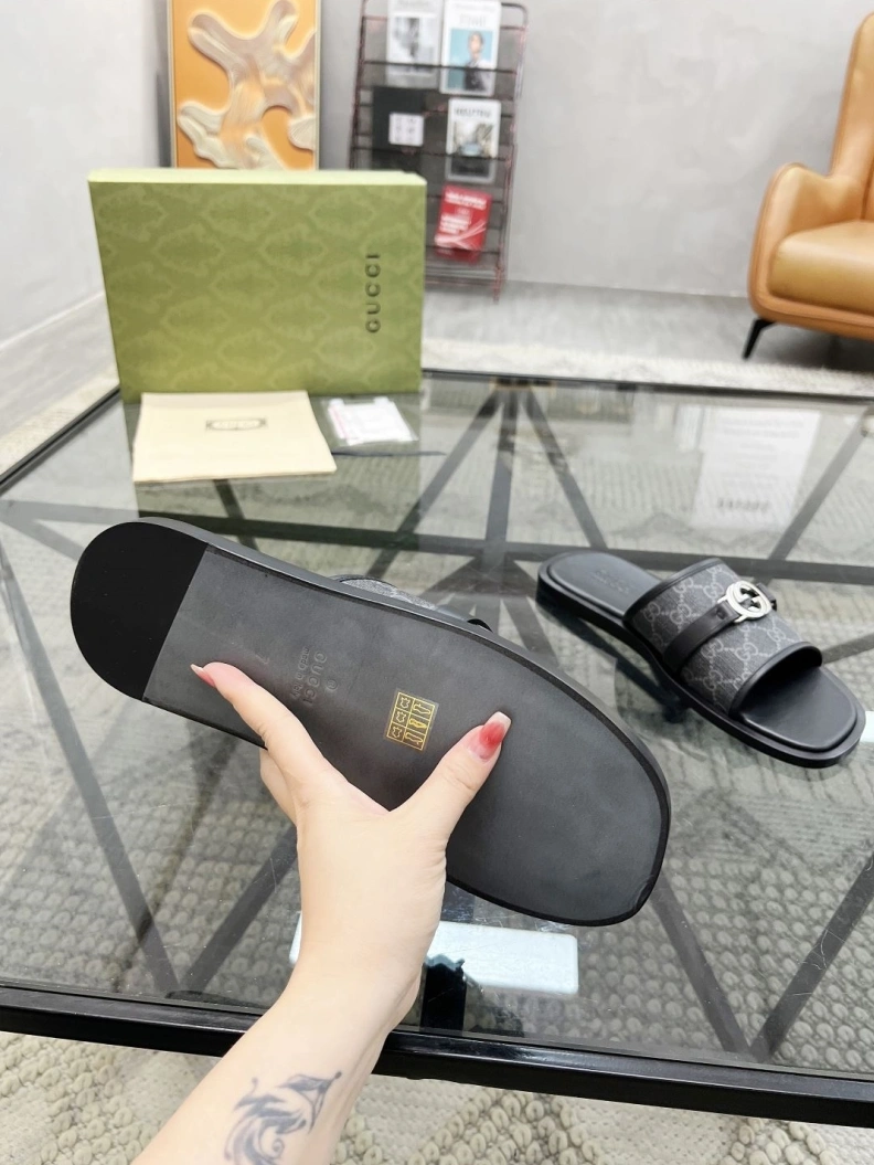Sleek Gxccx Slippers 156523