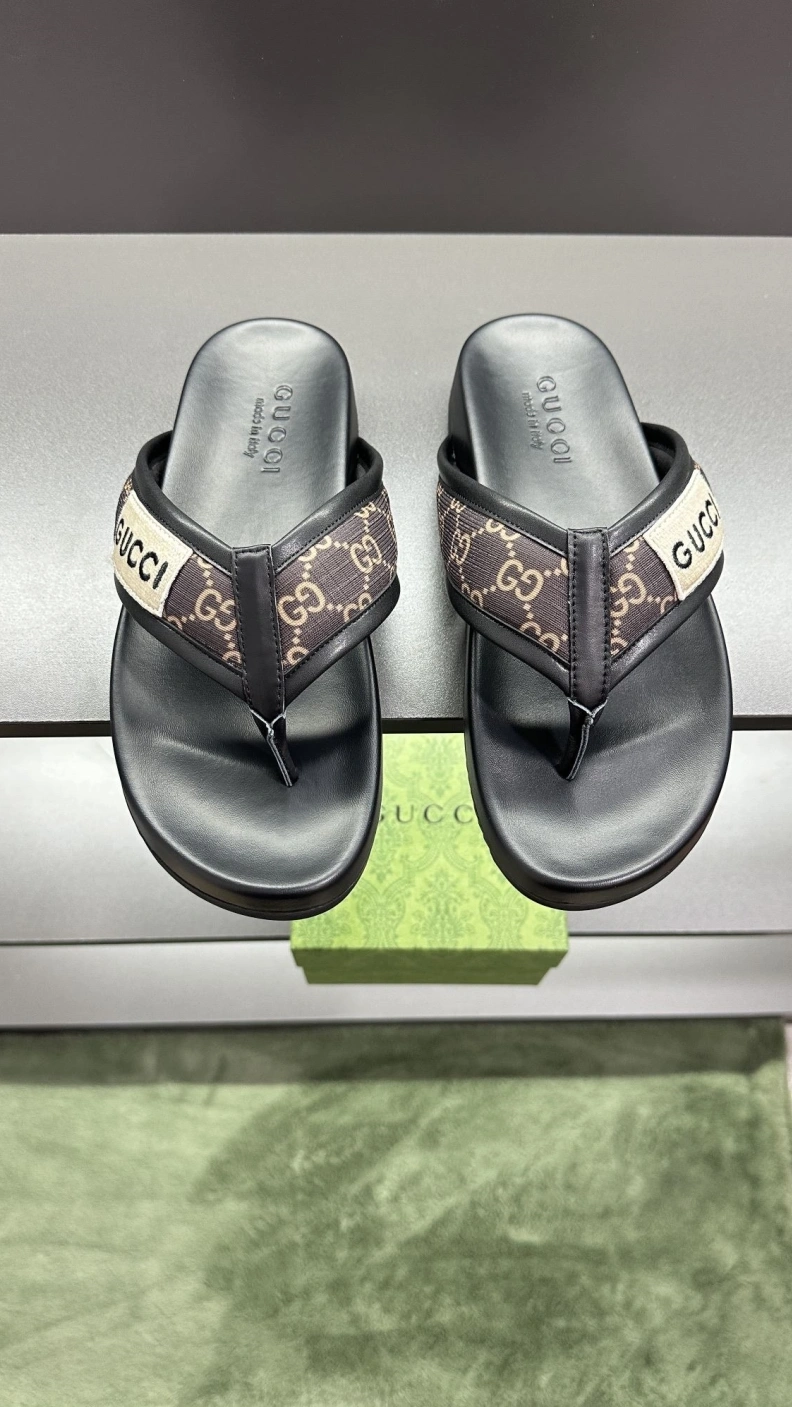Versatile Gxccx Slippers 156519