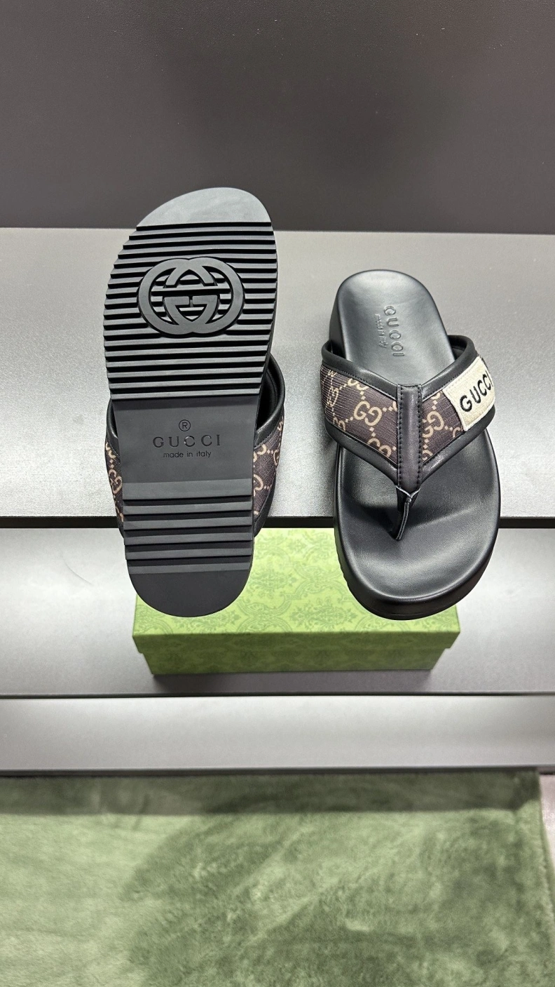 Versatile Gxccx Slippers 156519
