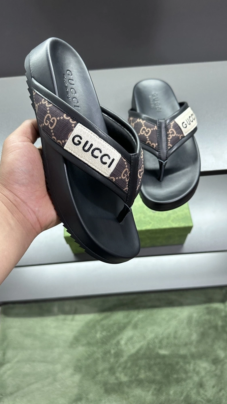 Versatile Gxccx Slippers 156519