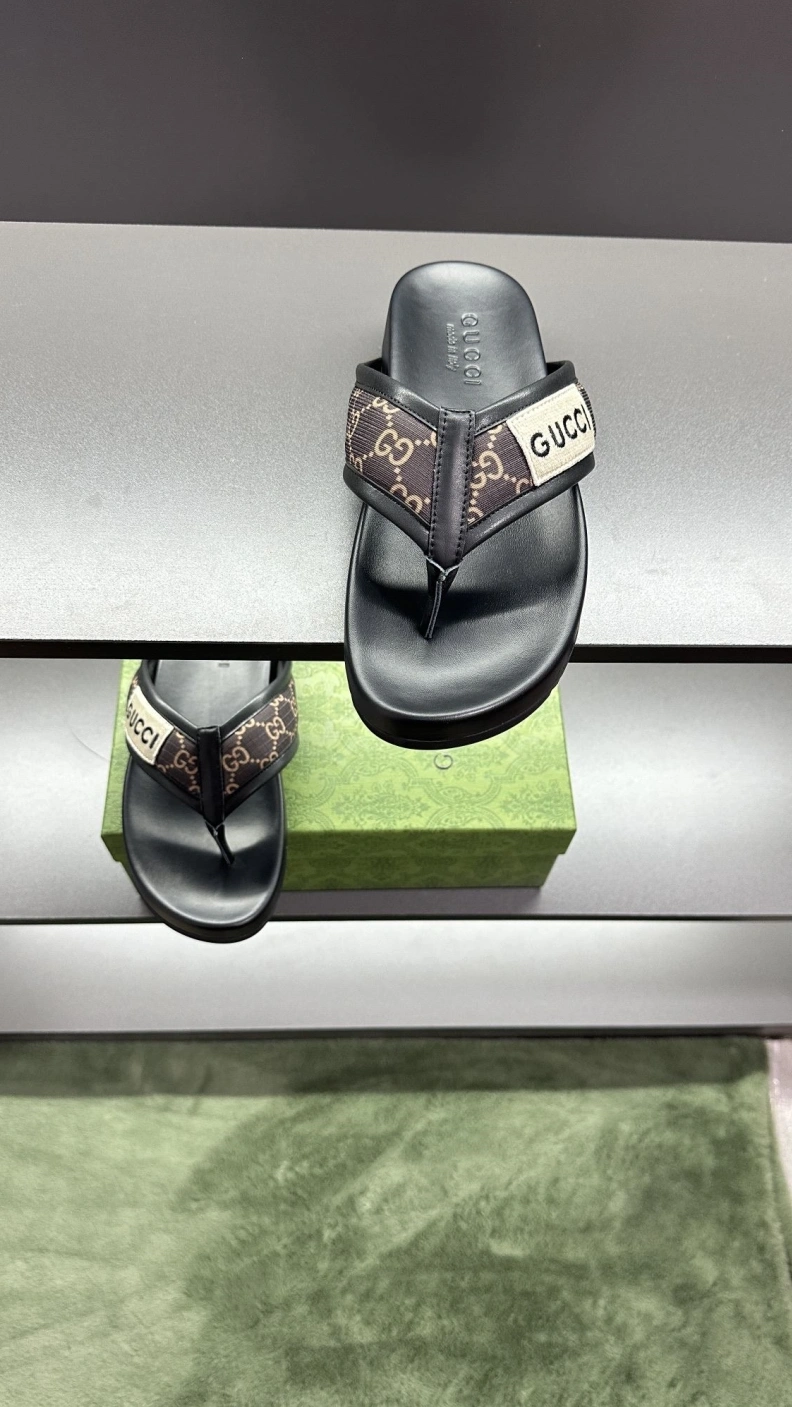 Versatile Gxccx Slippers 156519