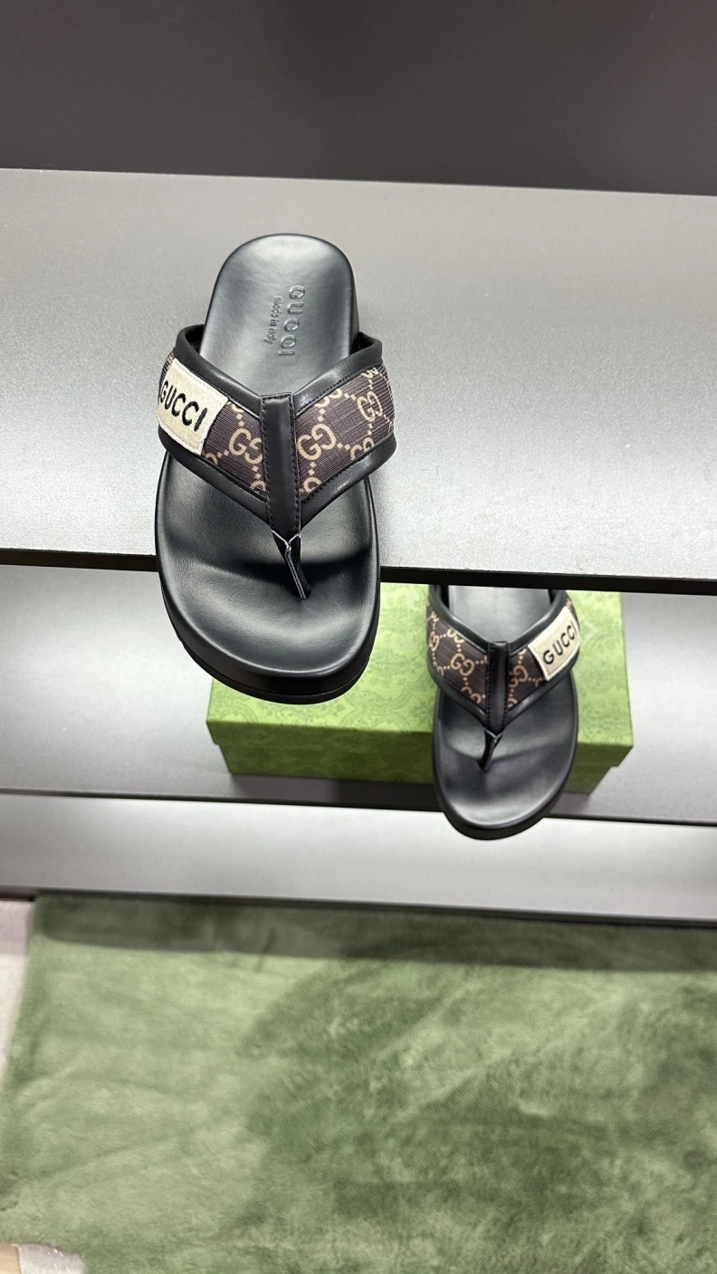 Versatile Gxccx Slippers 156519