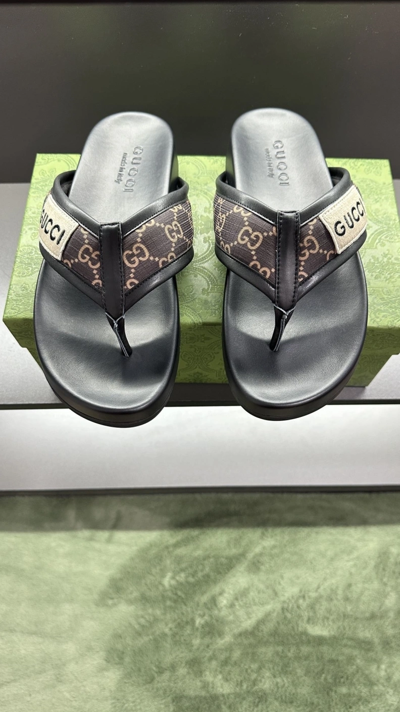 Versatile Gxccx Slippers 156519