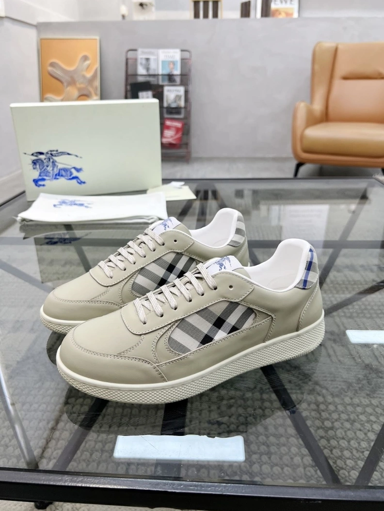 EyeCatching Bxrbxrry Sneakers 114754