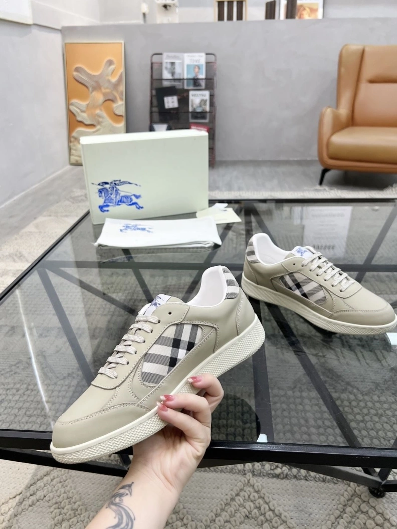 EyeCatching Bxrbxrry Sneakers 114754