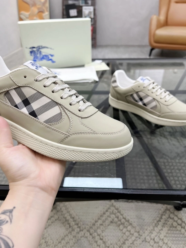 EyeCatching Bxrbxrry Sneakers 114754