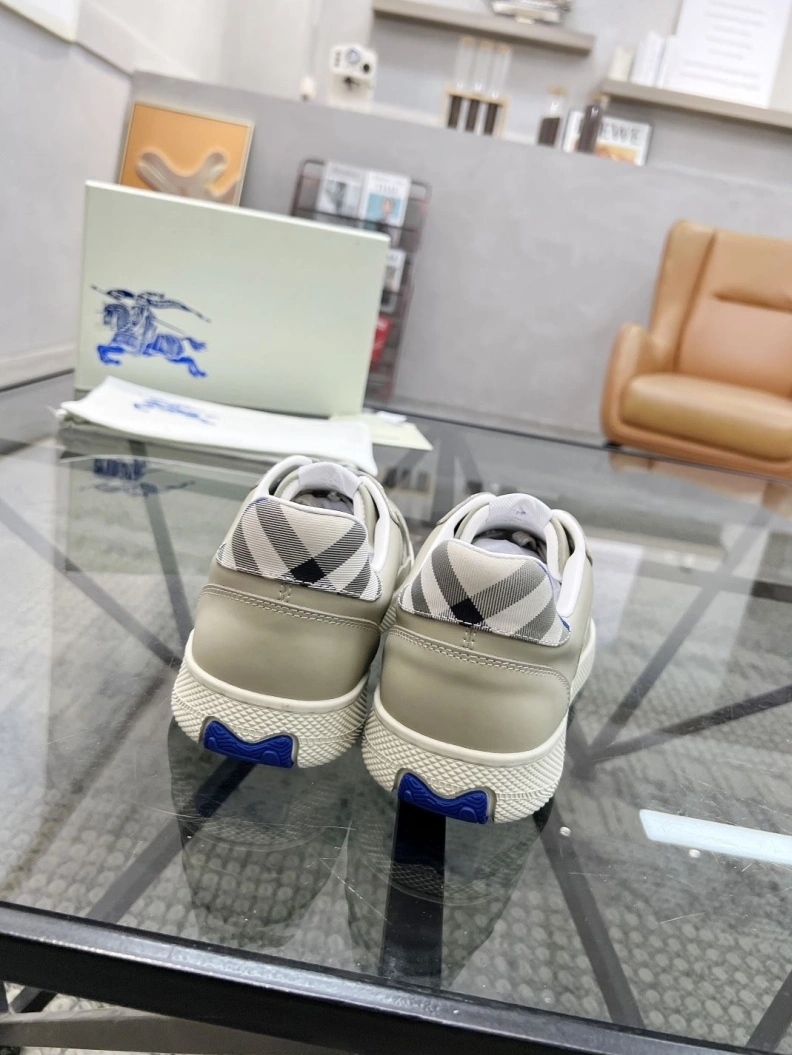 EyeCatching Bxrbxrry Sneakers 114754