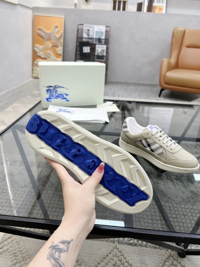 EyeCatching Bxrbxrry Sneakers 114754