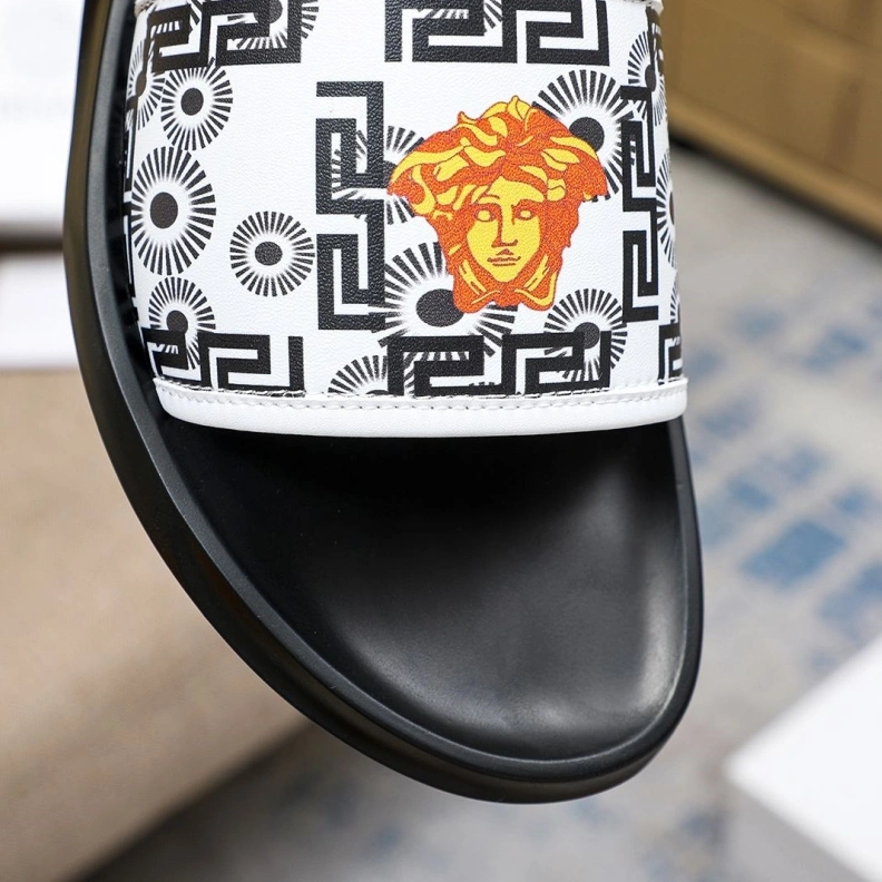 AllSeason Gxvxnchy Slippers 152691