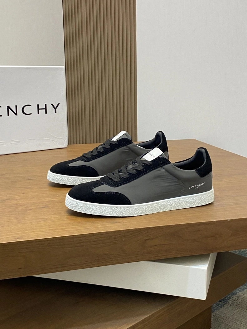Gxvxnchy Sneakers Practical 152647
