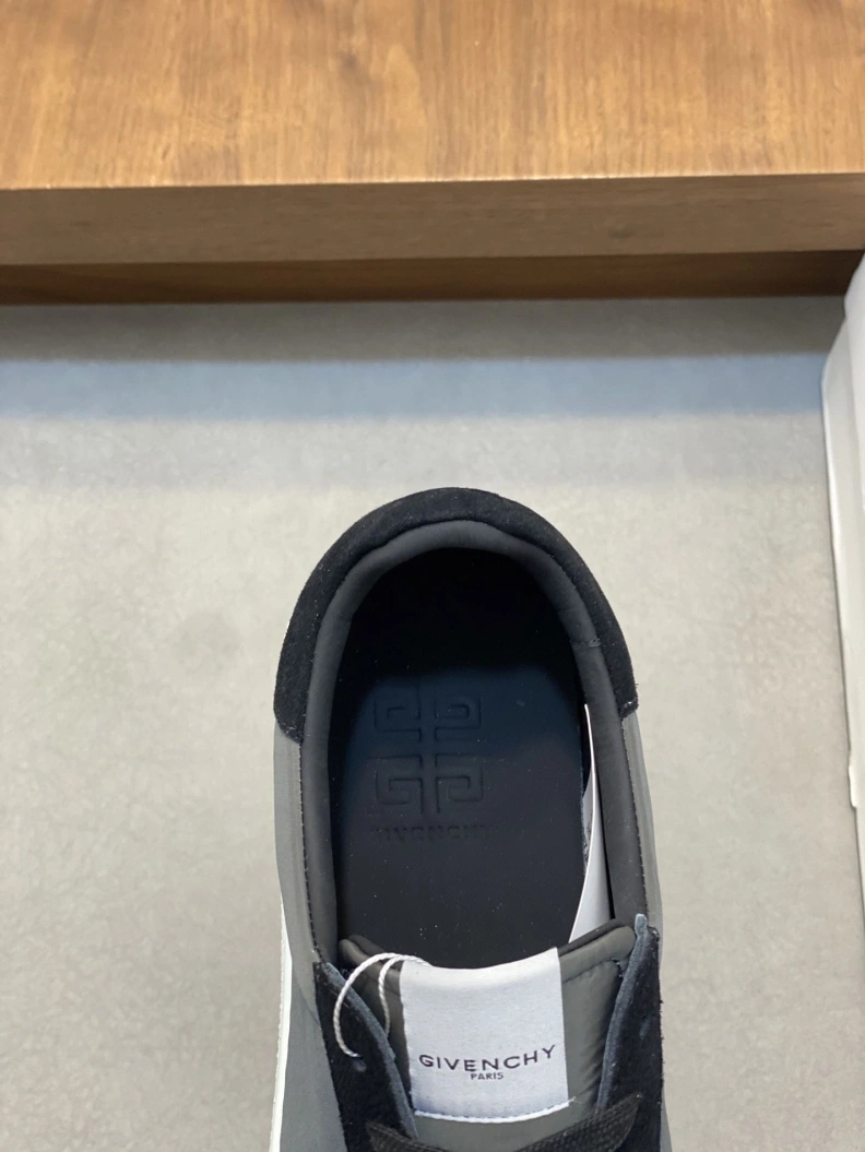 Gxvxnchy Sneakers Practical 152647