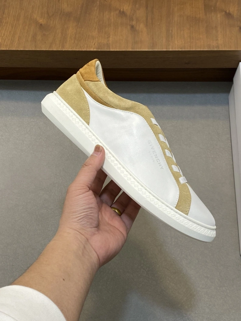 Flexible Gxvxnchy Sneakers 152656