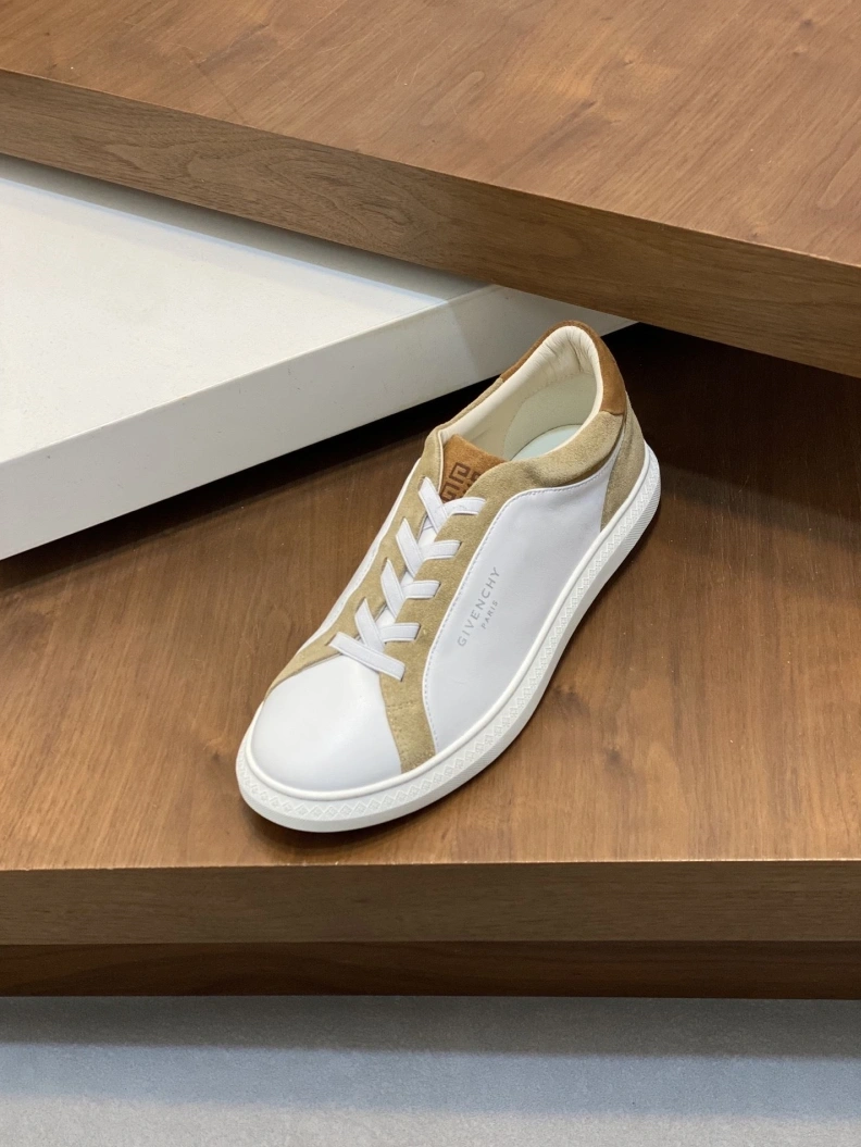 Flexible Gxvxnchy Sneakers 152656