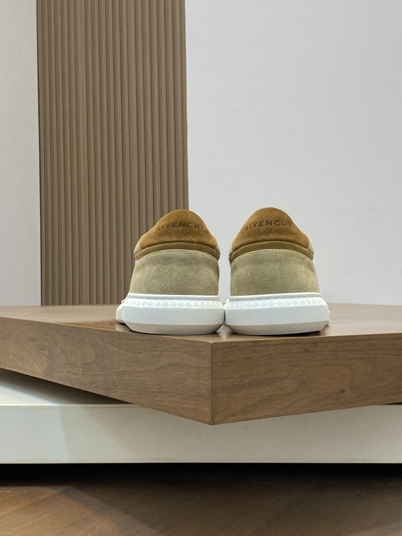 Flexible Gxvxnchy Sneakers 152656