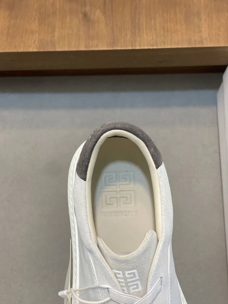 Gxvxnchy Sneakers Practical 152645