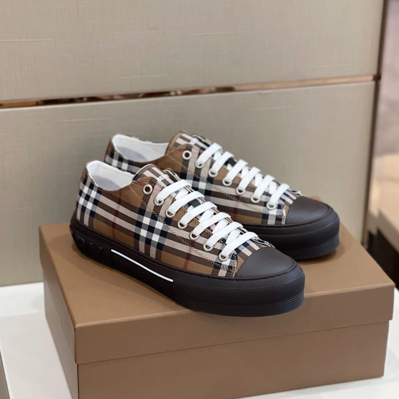 Timeless Bxrbxrry Sneakers 114729