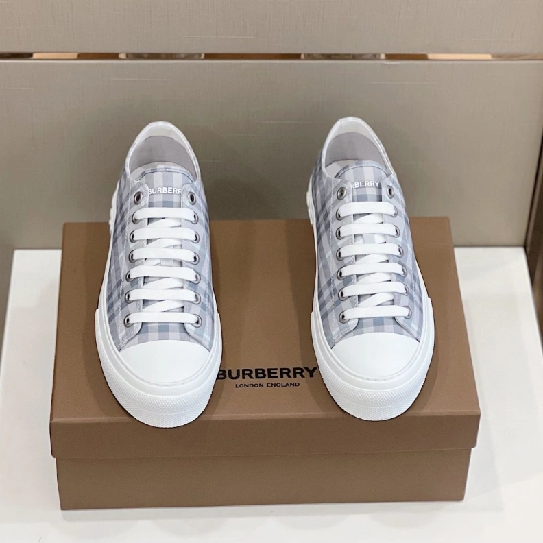 Fashionable Bxrbxrry Sneakers 114727