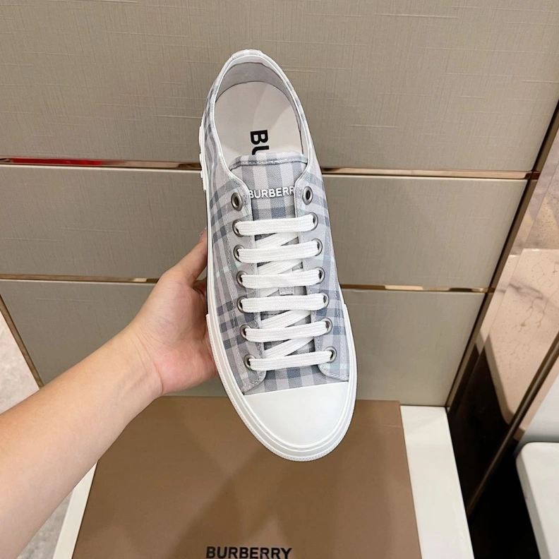 Fashionable Bxrbxrry Sneakers 114727