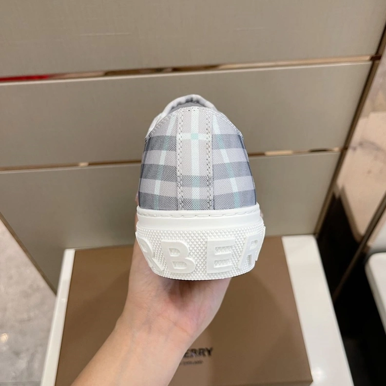Fashionable Bxrbxrry Sneakers 114727