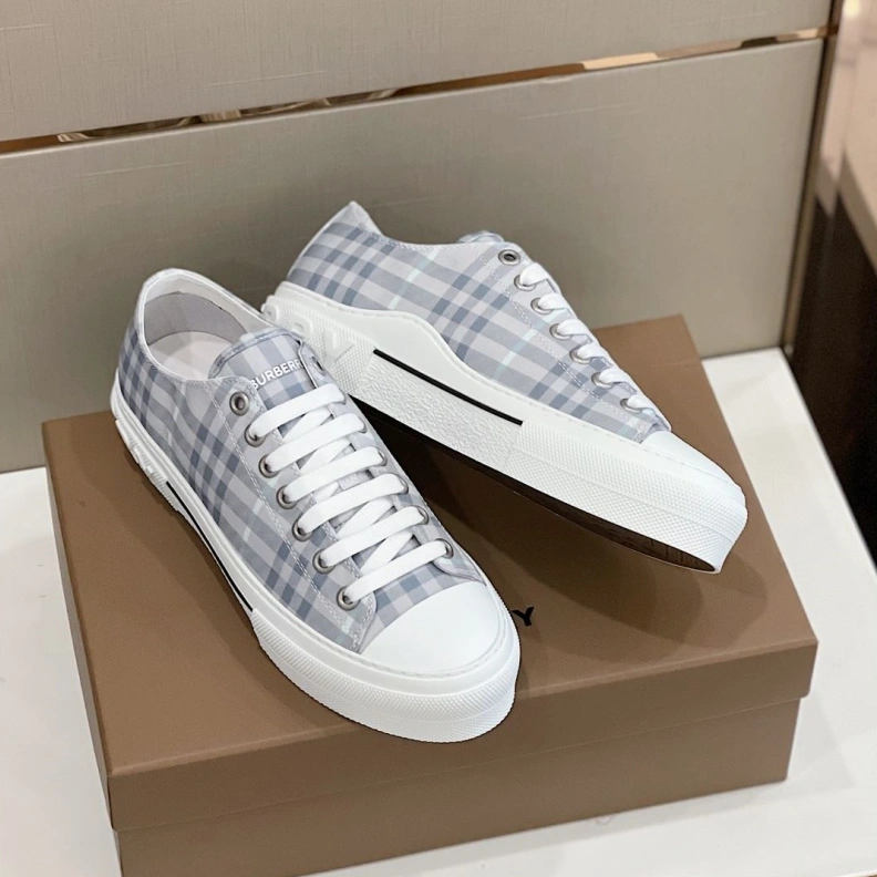 Fashionable Bxrbxrry Sneakers 114727