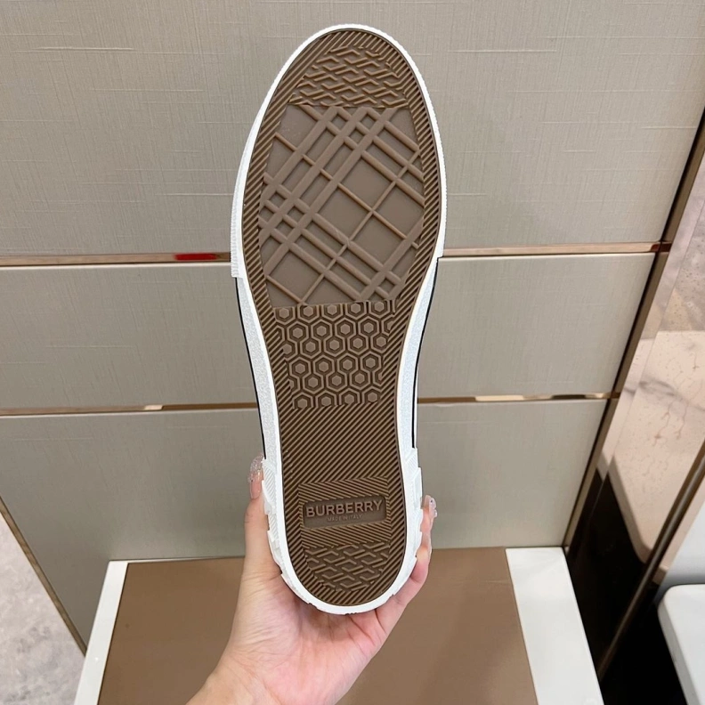 Fashionable Bxrbxrry Sneakers 114727