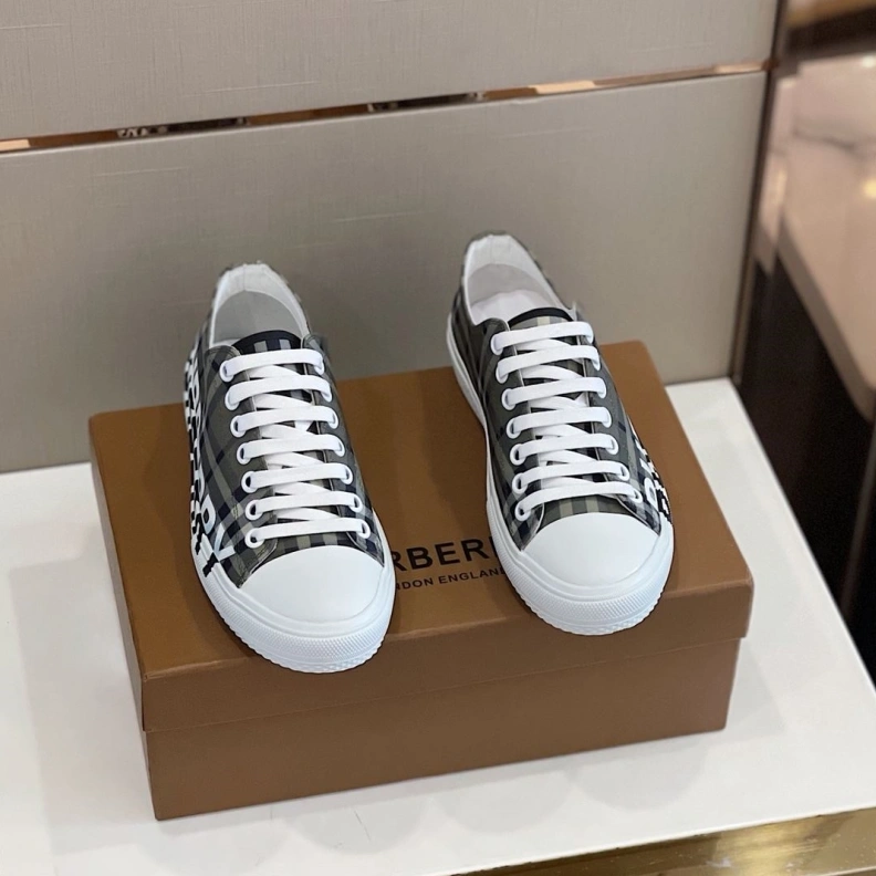 Trendy Bxrbxrry Sneakers 114721