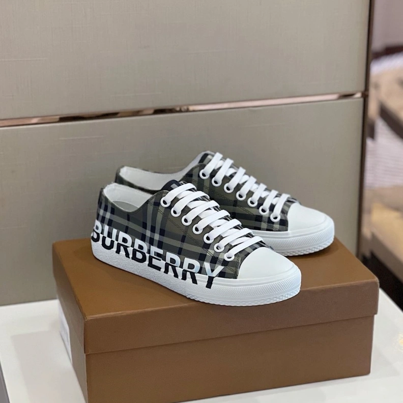 Trendy Bxrbxrry Sneakers 114721