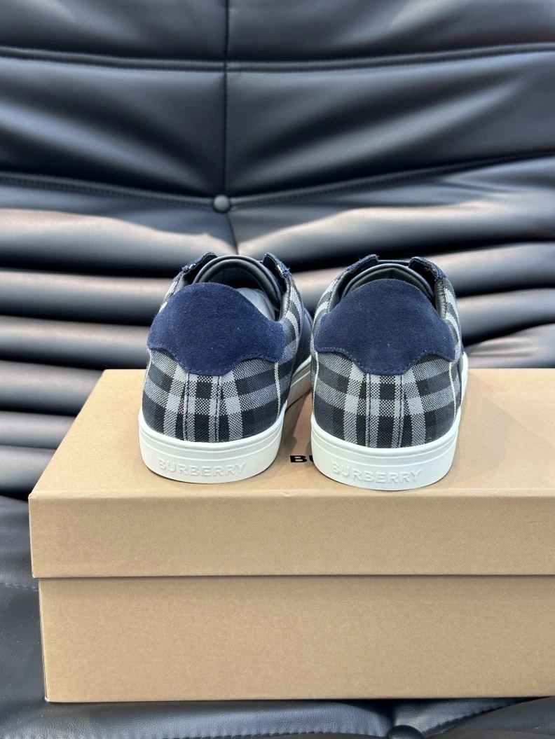 Flexible Bxrbxrry Sneakers 114713