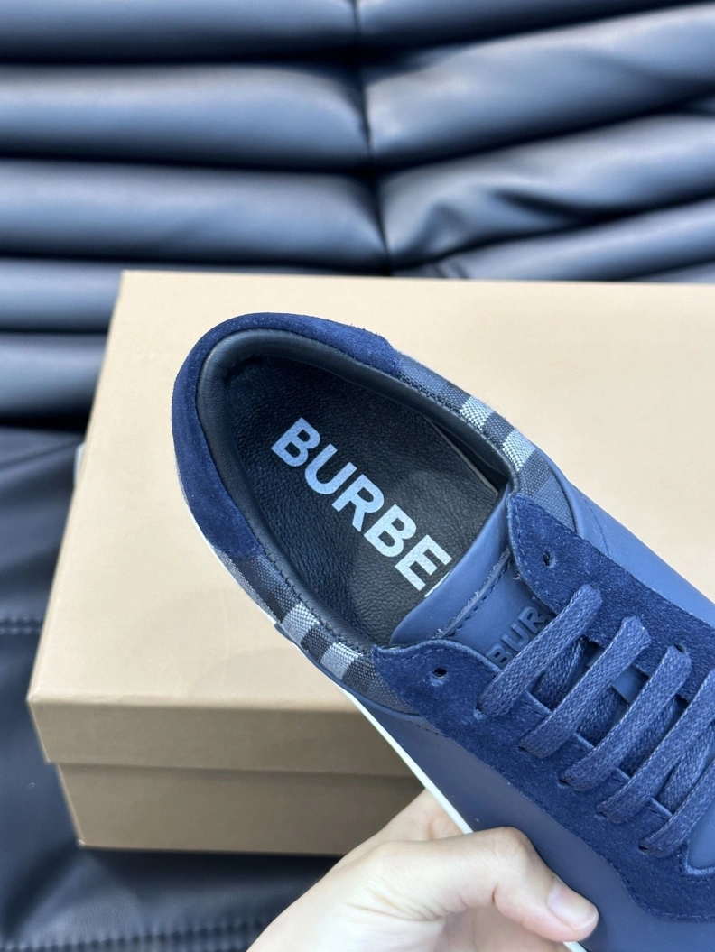 Flexible Bxrbxrry Sneakers 114713