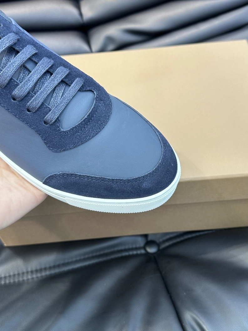Flexible Bxrbxrry Sneakers 114713