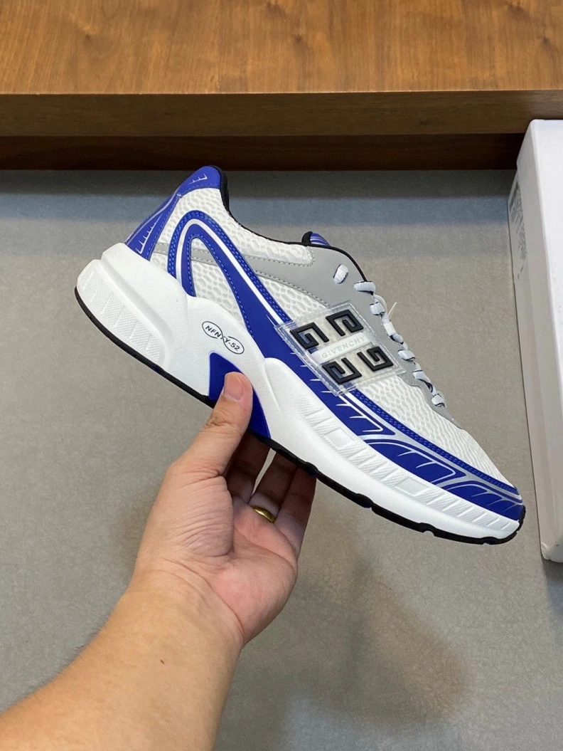 Cozy Gxvxnchy Sneakers 152636