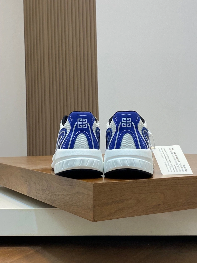 Cozy Gxvxnchy Sneakers 152636