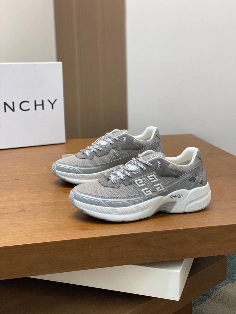 Classic Gxvxnchy Sneakers 152652