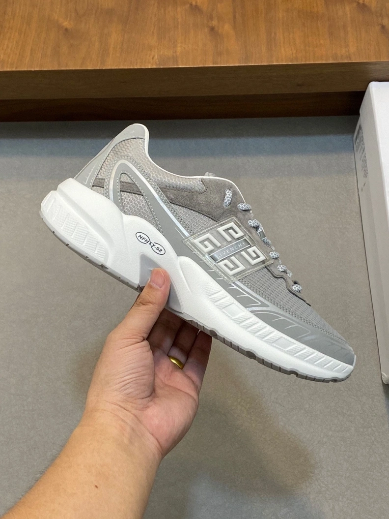 Classic Gxvxnchy Sneakers 152652