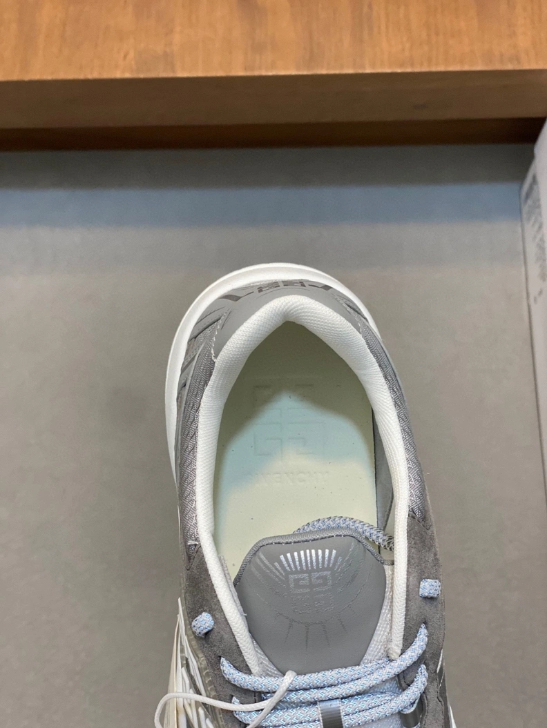 Classic Gxvxnchy Sneakers 152652