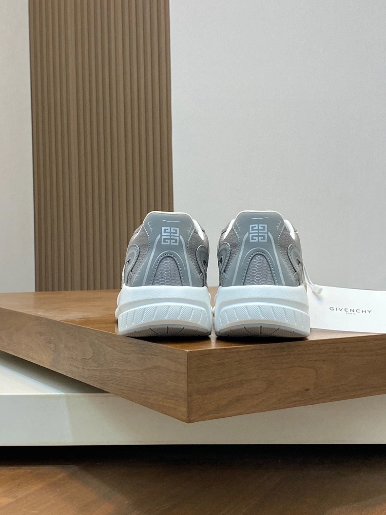 Classic Gxvxnchy Sneakers 152652