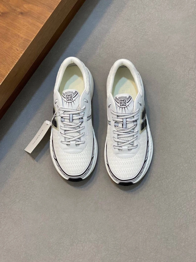 AllSeason Gxvxnchy Sneakers 152646