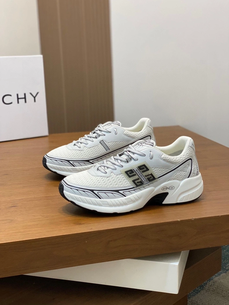 AllSeason Gxvxnchy Sneakers 152646