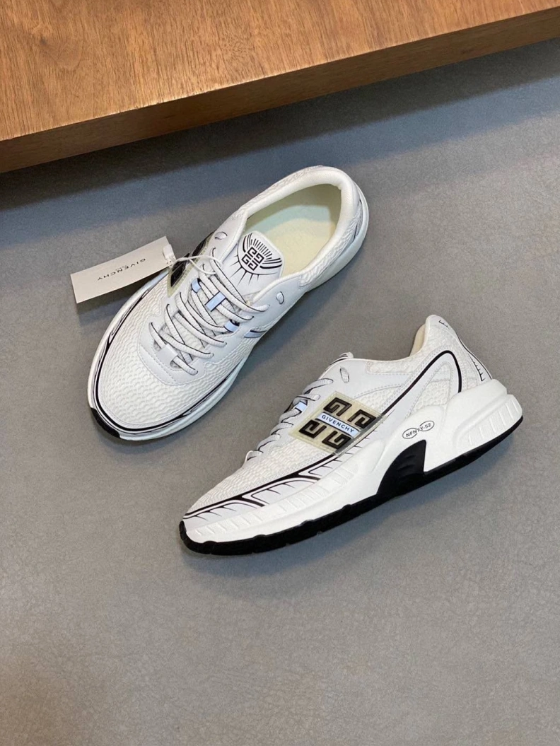 AllSeason Gxvxnchy Sneakers 152646
