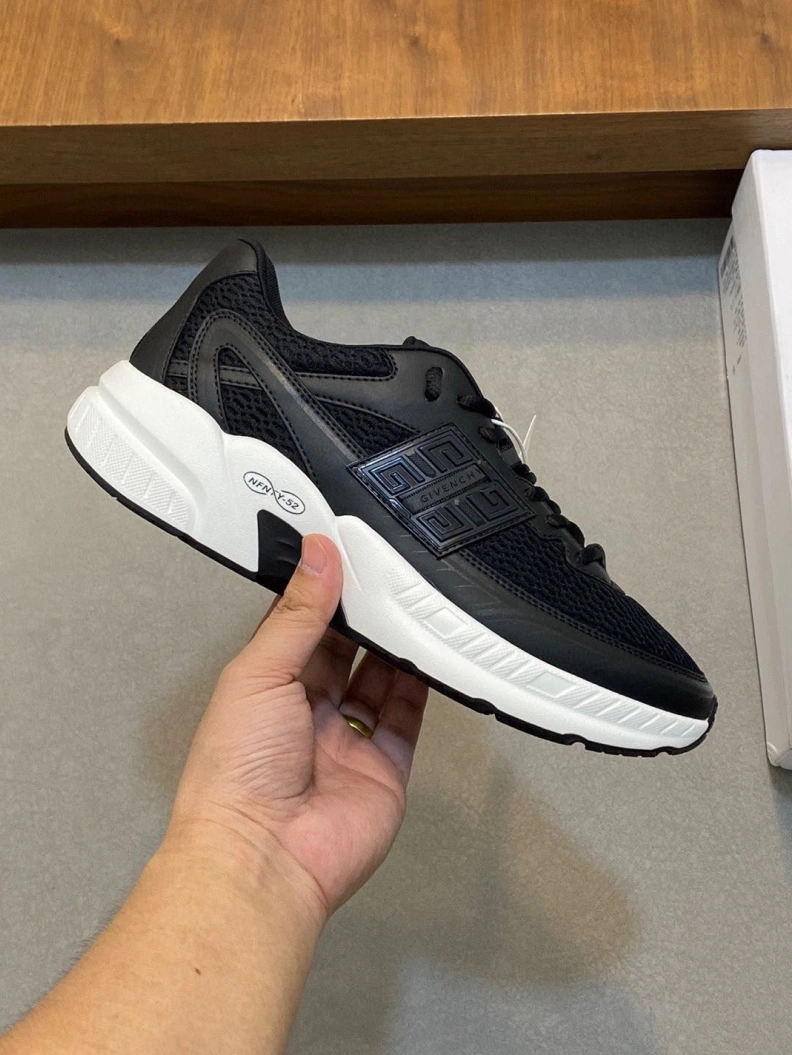 Gxvxnchy Sneakers GoAnywhere 152635