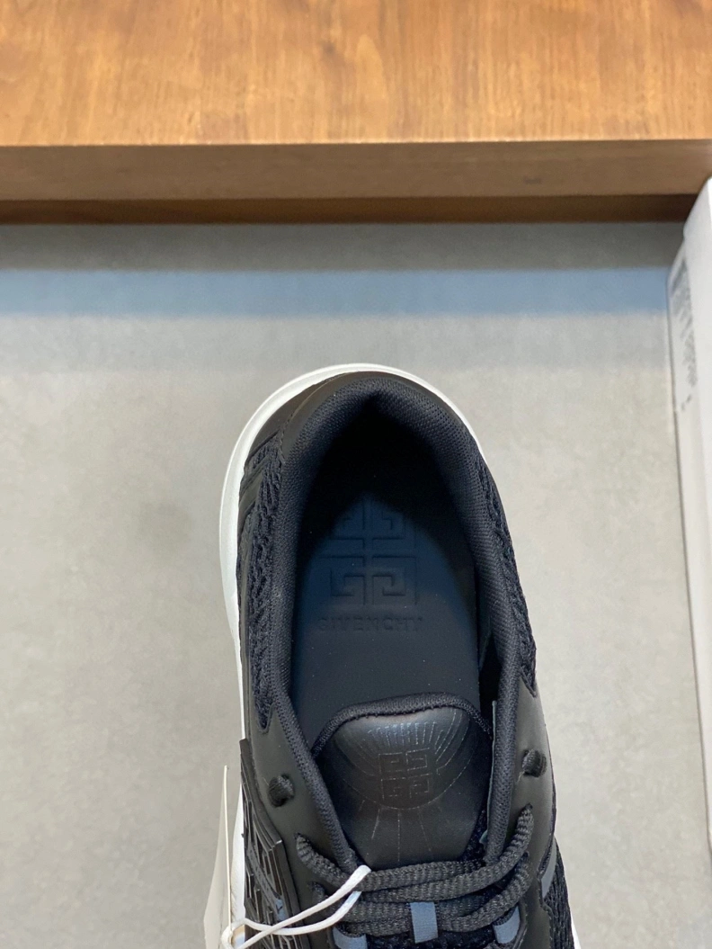 Gxvxnchy Sneakers GoAnywhere 152635