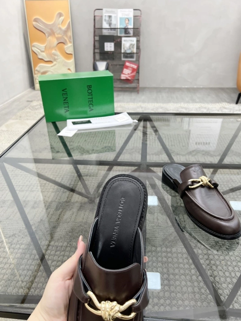 WellDesigned Bxttxga Vxnxta Slippers 112522