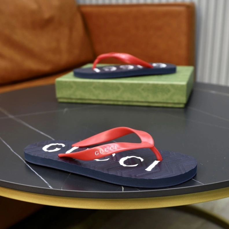 Resilient Gxccx Slippers 156400
